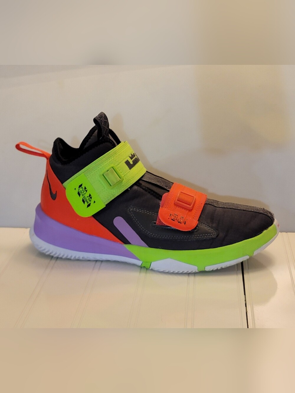 Nike LeBron Soldier 13 GS 'Thunder Grey Crimson Green' AR7585-002 Size 7Y